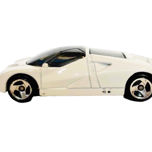 Vintage 1997 Hot Wheels White Ford GT-90 Diecast Model Toy Car Black Window 1:64 - Picture 10 of 12
